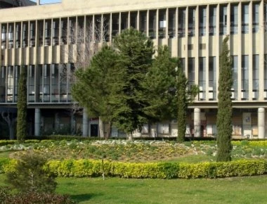Θεσσαλονίκη: Πέντε άτομα χτύπησαν άνδρα μέσα στο ΑΠΘ και του απέσπασαν το... κινητό!
